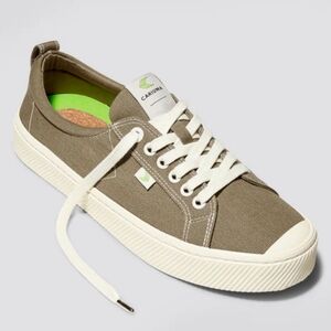 Cariuma OCA Low Top Sneakers - Burnt Sand Contrast Thread Canvas